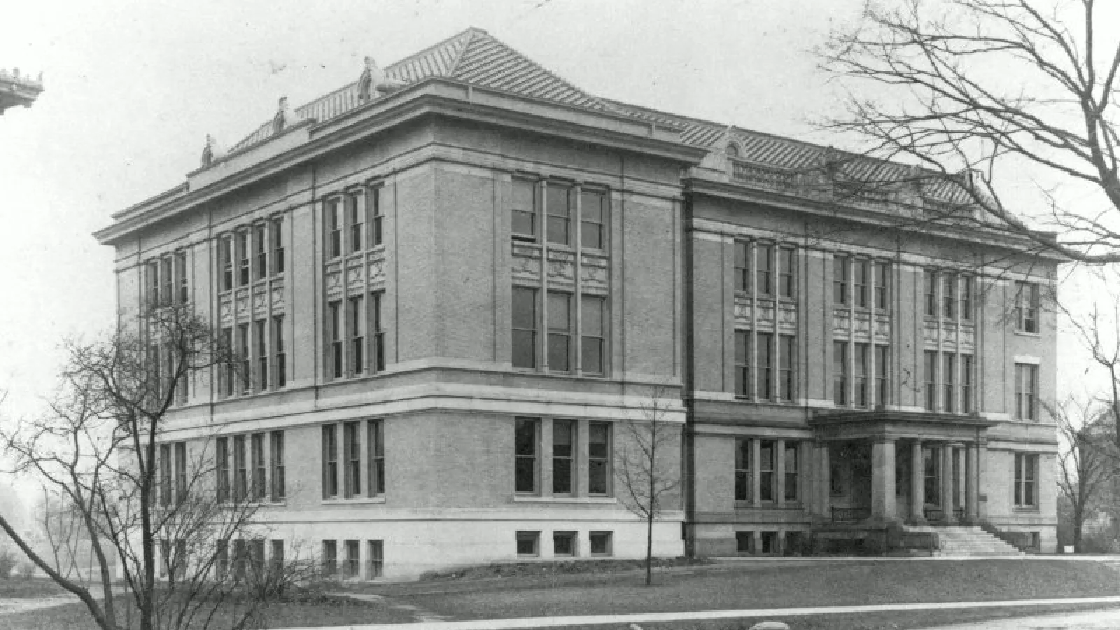 Black and White photo of Mendenhall Laboratory