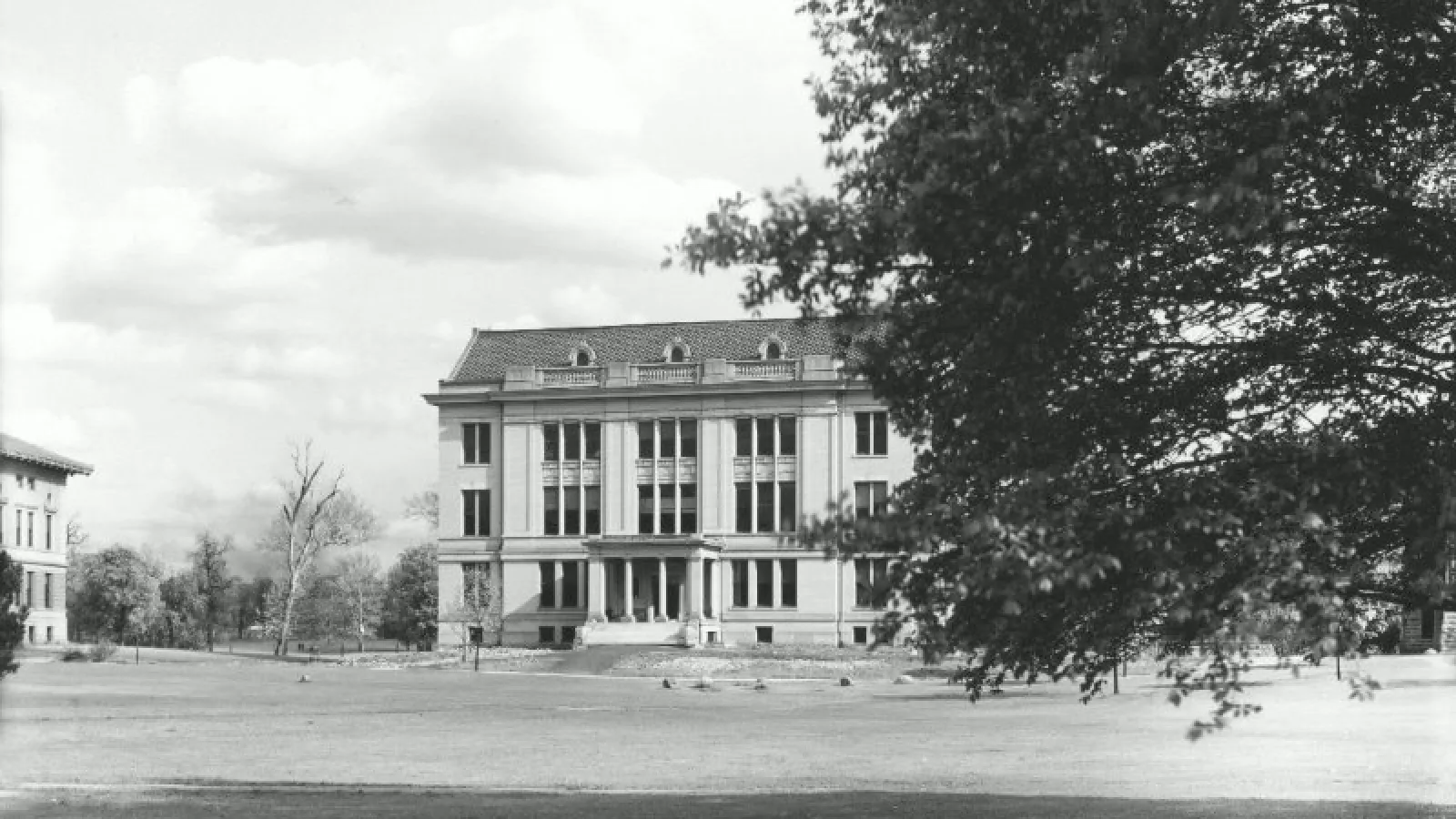 Mendenhall in 1905, black and white photograph