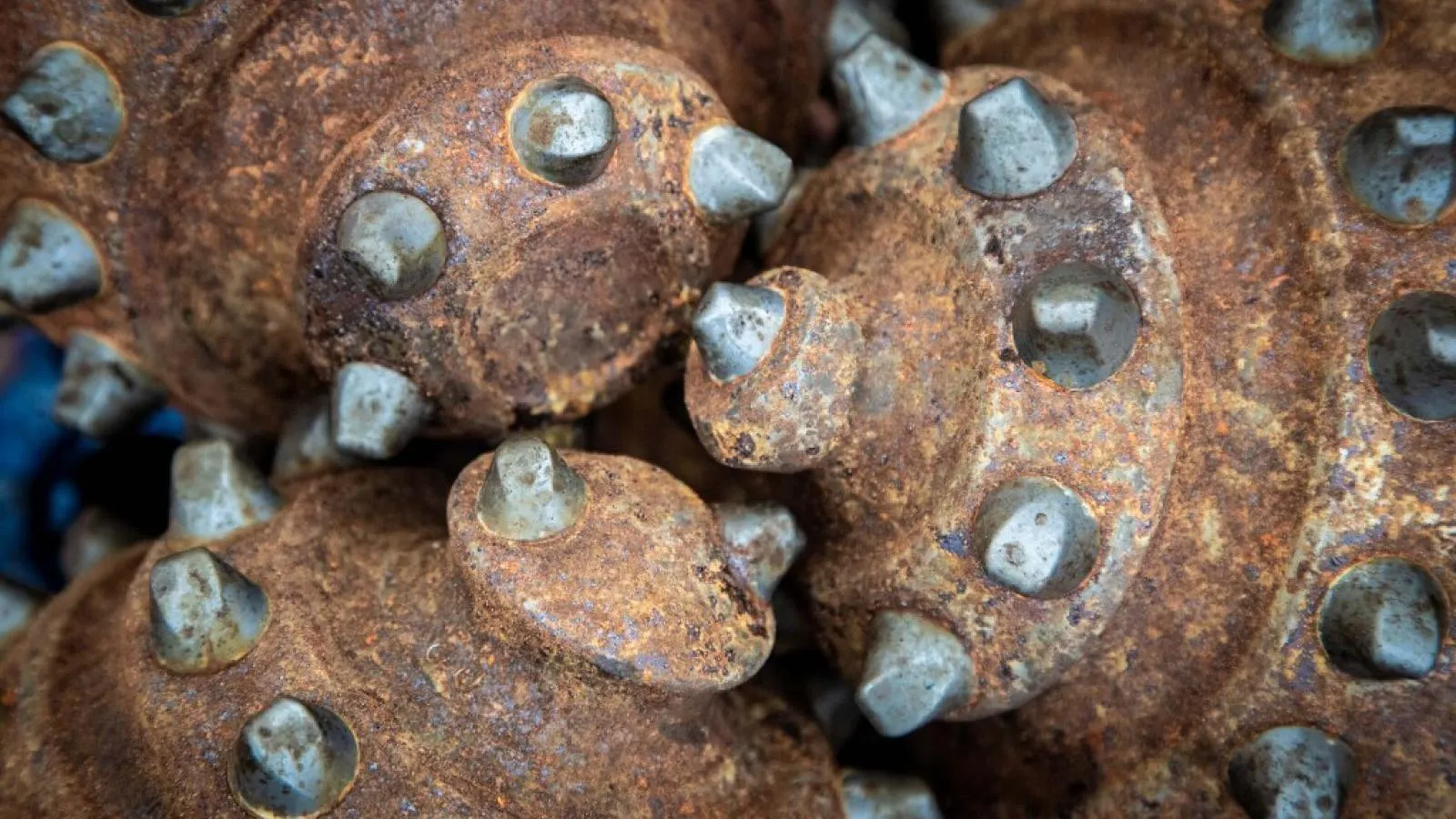 Close-up of a drill bit. (Credit: Erick Bravo, IODP JRSO)