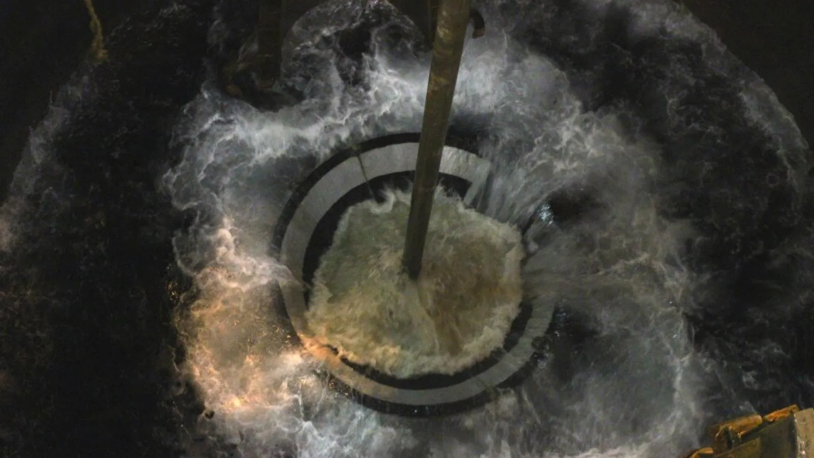 Deployment of the free-fall funnel. (Credit: Petra Dekens &amp; IODP JRSO)
