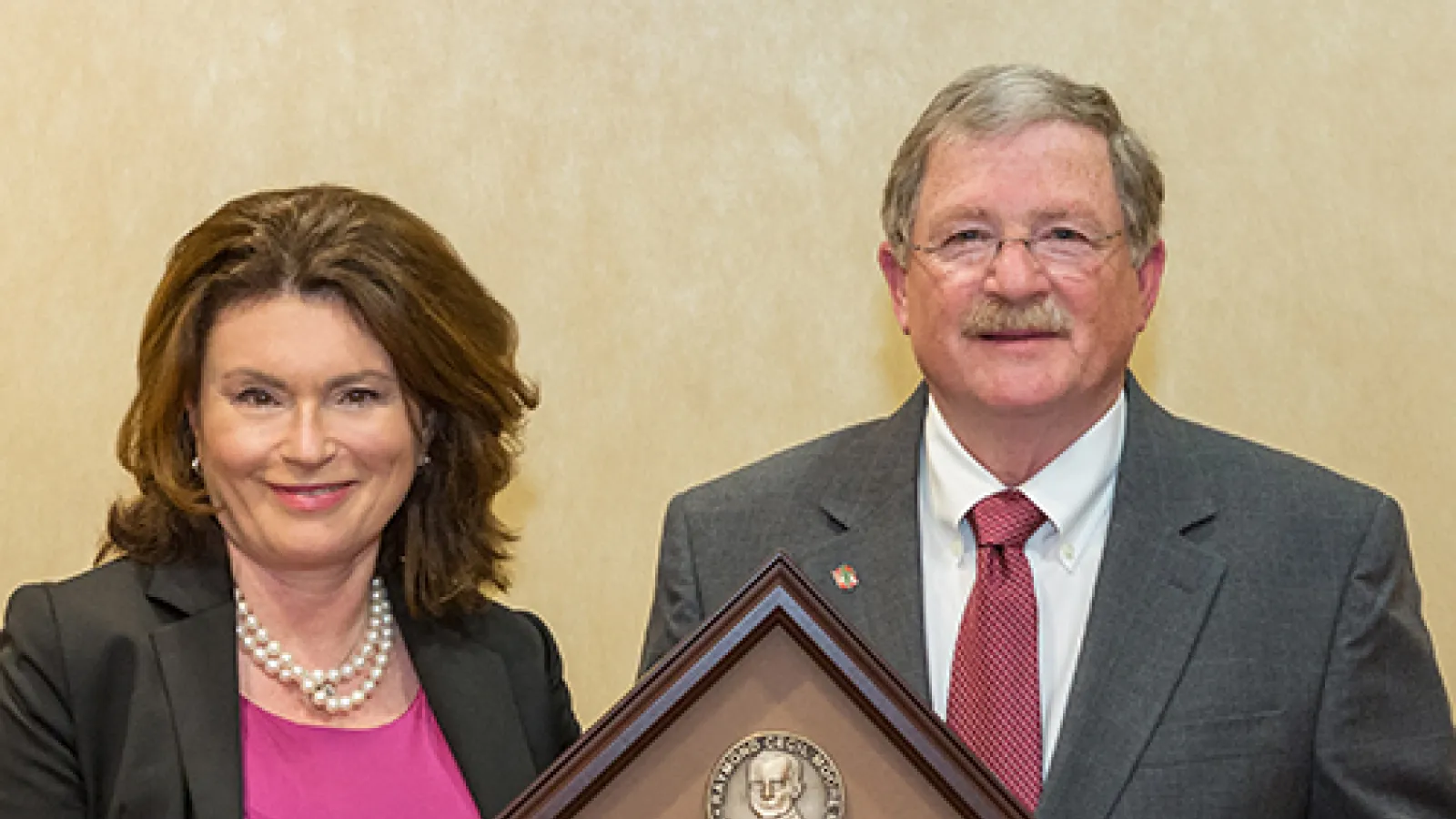Bill Ausich receives Moore Medal at AAPG/SEPM meeting