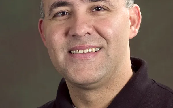 Photo of smiling Professor Ozeas Costa