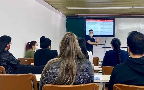 A man presenting in a class room