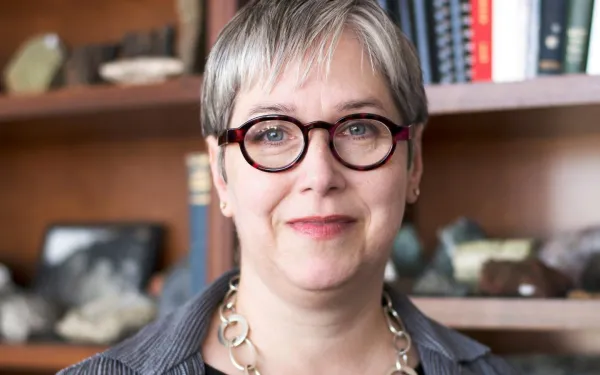 headshot of Professor Lindy Elkins-Tanton 