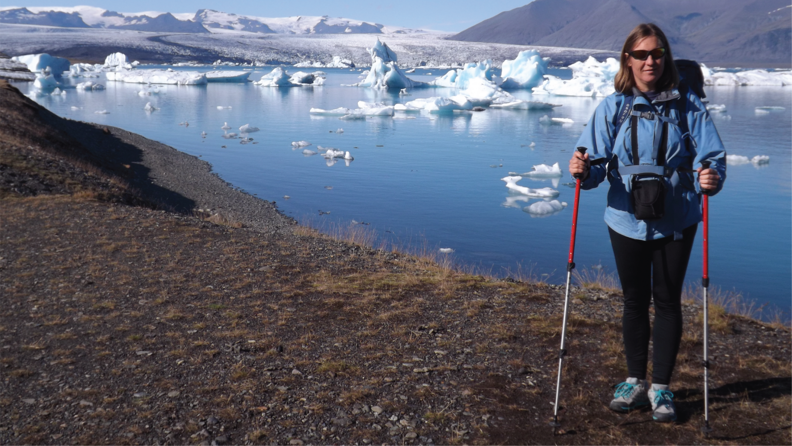 Sandra Passchier with hiking poles in an icy climate