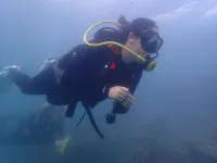 SES Graduate Student Shannon Dixon scuba diving at her field site in Hawaii